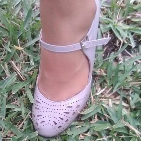 DG Shoes - Retro Style Heels